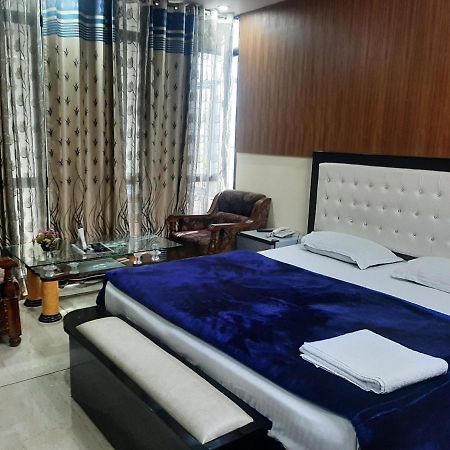 Hotel Platinum Plaza Rohtak Eksteriør billede