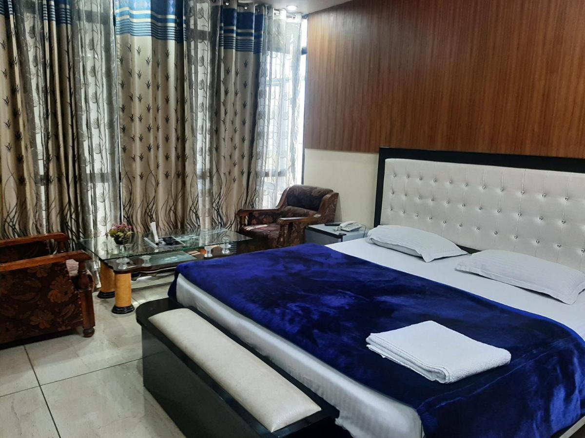 Hotel Platinum Plaza Rohtak Eksteriør billede