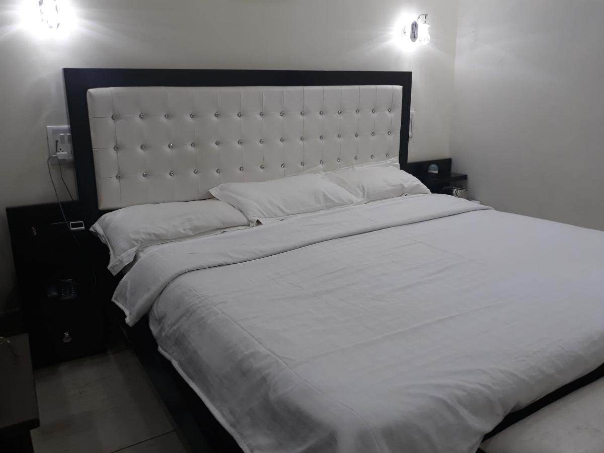 Hotel Platinum Plaza Rohtak Eksteriør billede